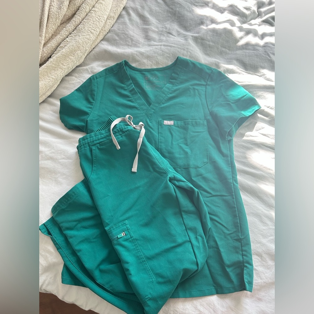 Figs Hunter Green One Pocket Scrub Top